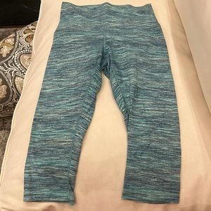 Lulu Lemon wunder under Capri leggings